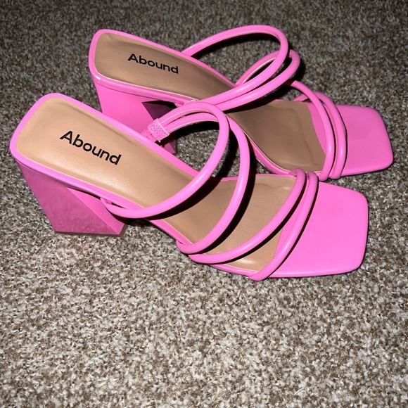 Pink heels - Picture 3 of 3